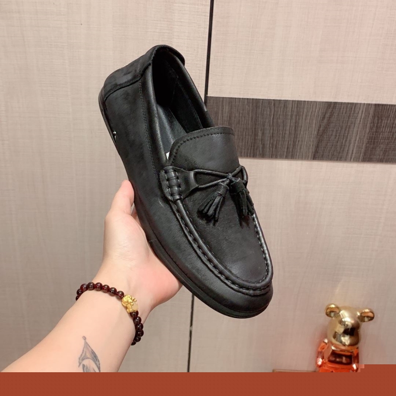 G*u*i leather shoes